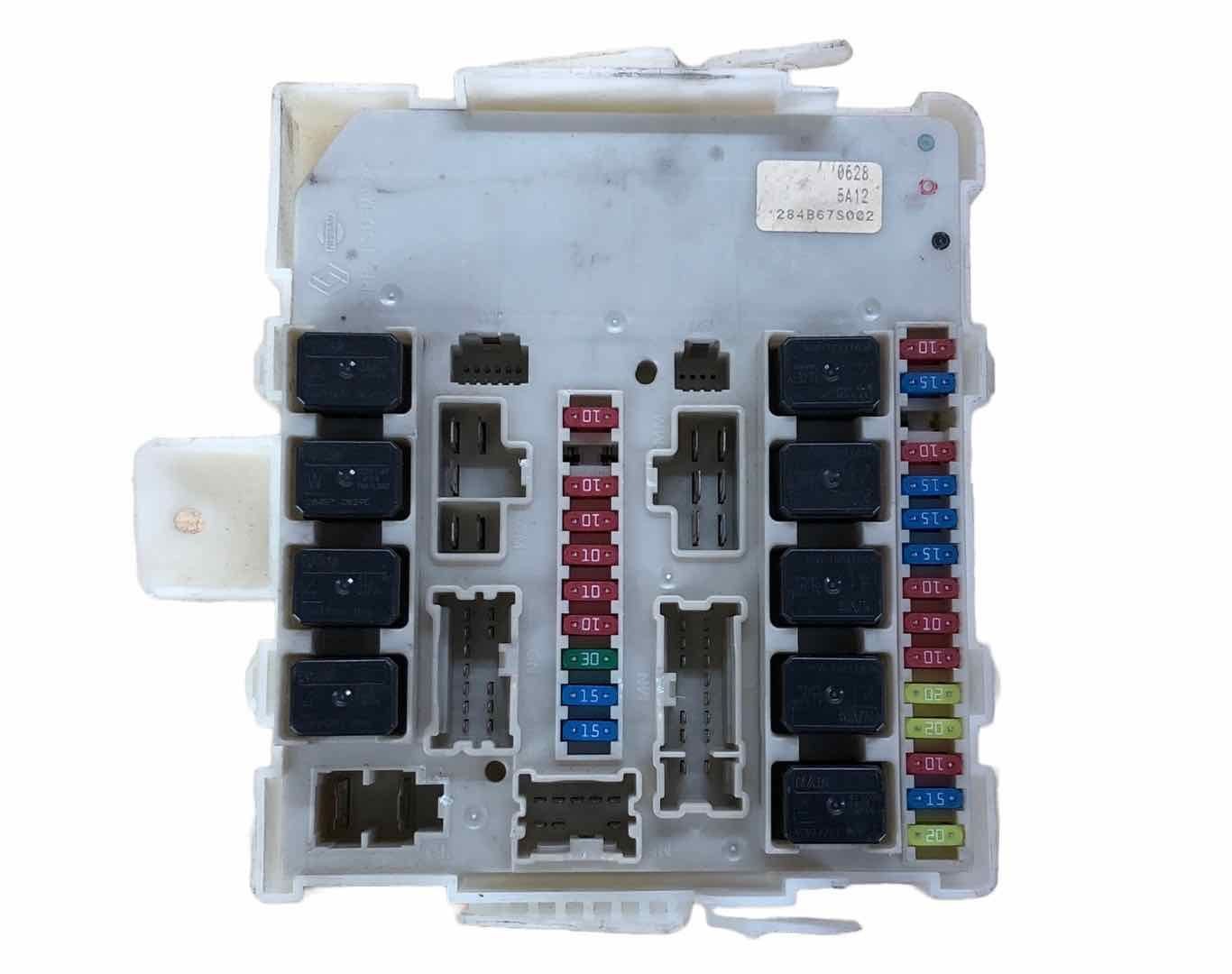 Engine Fuse Box NISSAN TITAN 04 05 060